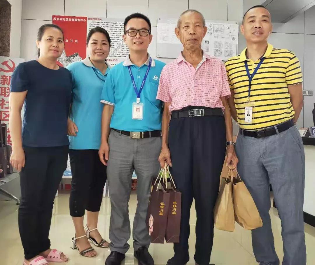 getwell and Simei pay tribute to the Mid-Autumn Festival for the elderly